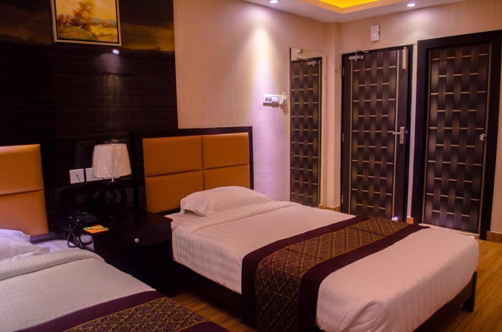 Hotel Comfotel Calcutta Exteriör bild