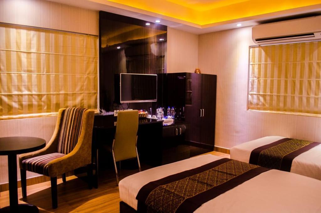 Hotel Comfotel Calcutta Exteriör bild