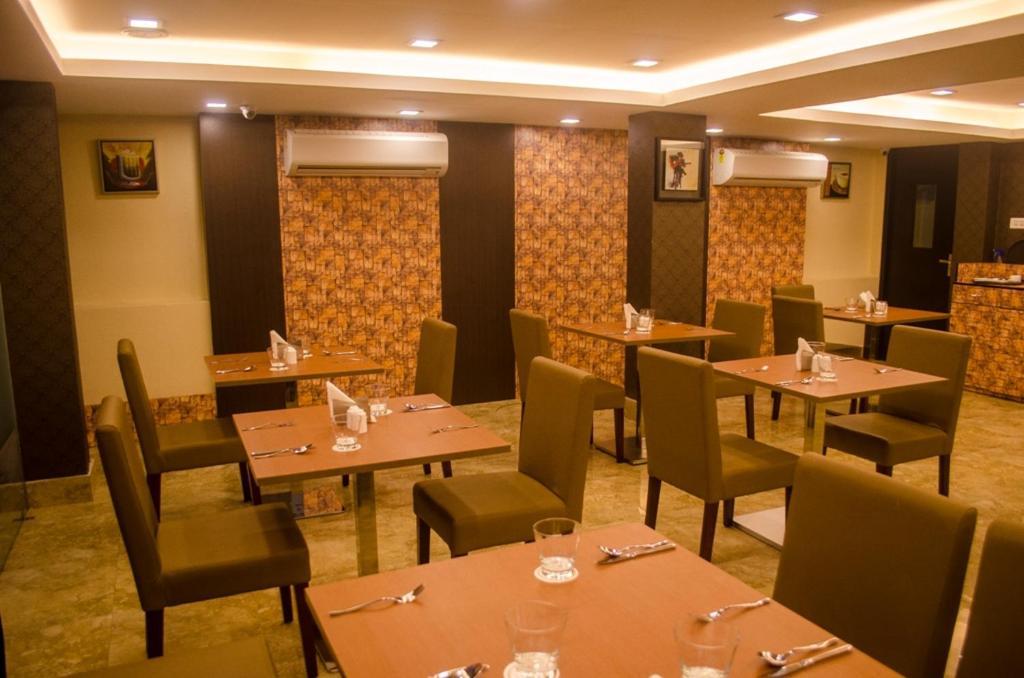 Hotel Comfotel Calcutta Exteriör bild