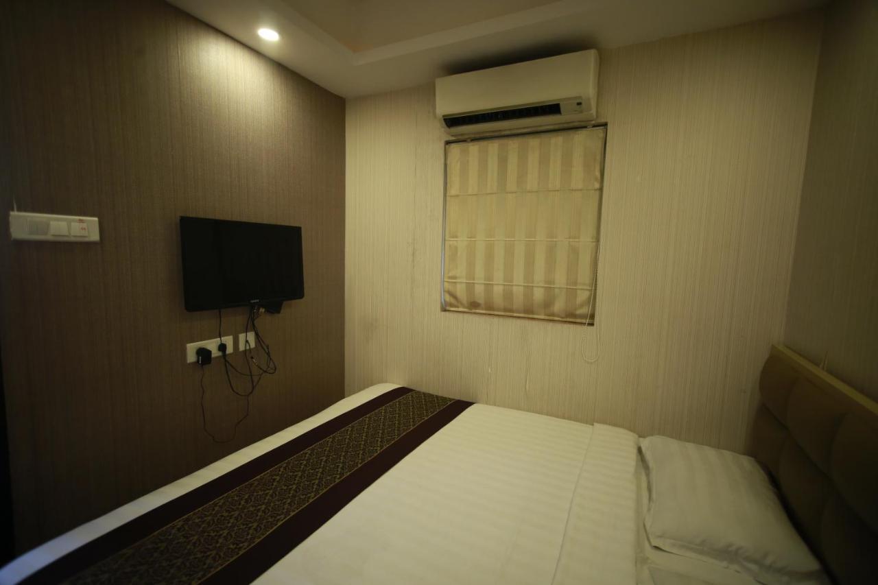 Hotel Comfotel Calcutta Exteriör bild