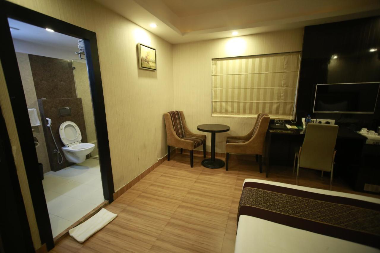 Hotel Comfotel Calcutta Exteriör bild