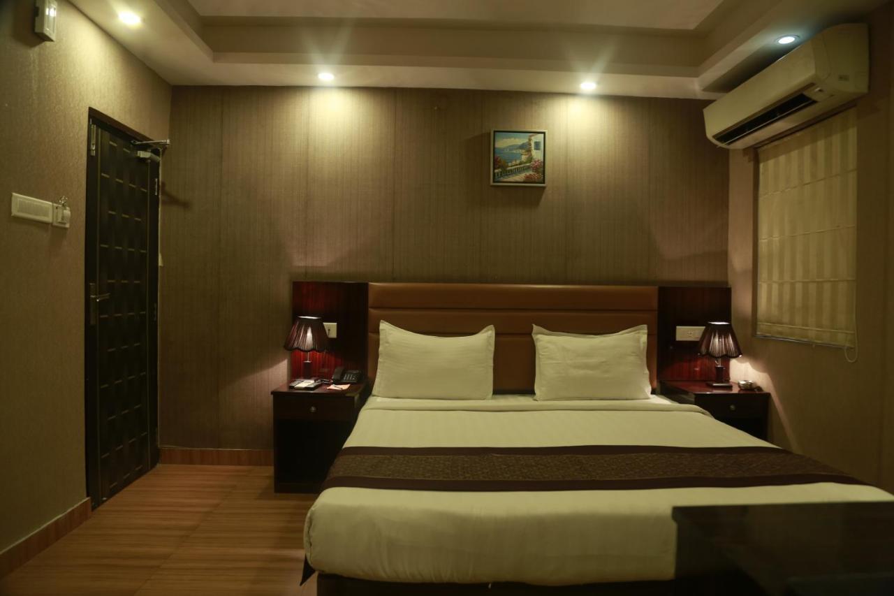 Hotel Comfotel Calcutta Exteriör bild