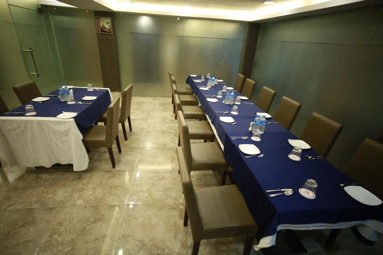 Hotel Comfotel Calcutta Exteriör bild