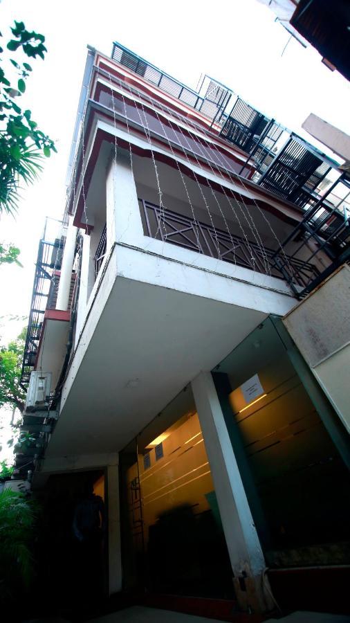Hotel Comfotel Calcutta Exteriör bild