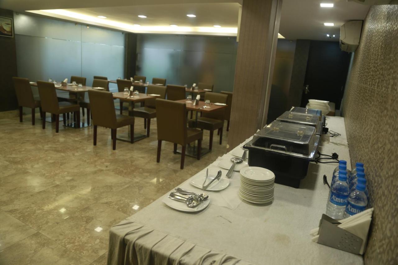 Hotel Comfotel Calcutta Exteriör bild