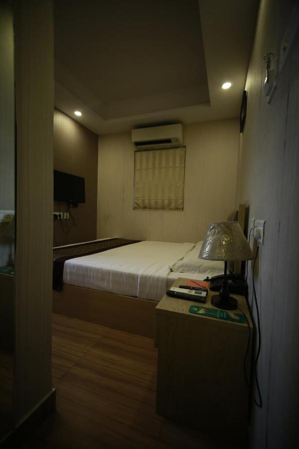 Hotel Comfotel Calcutta Exteriör bild