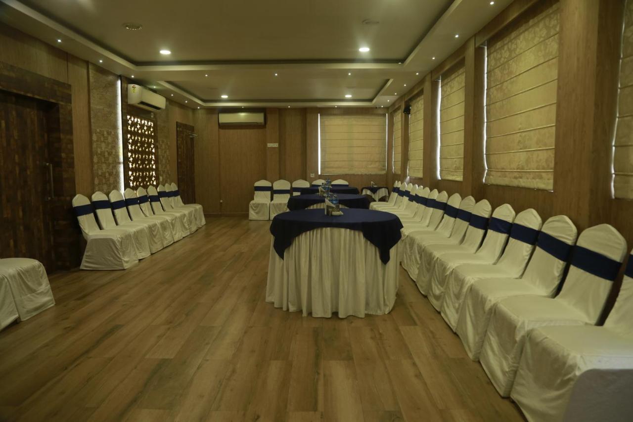 Hotel Comfotel Calcutta Exteriör bild
